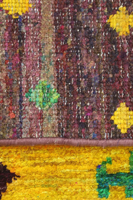 Close-Up_Texture_of_Hand_Knotted_Recycled_Sari_Silk_Rug